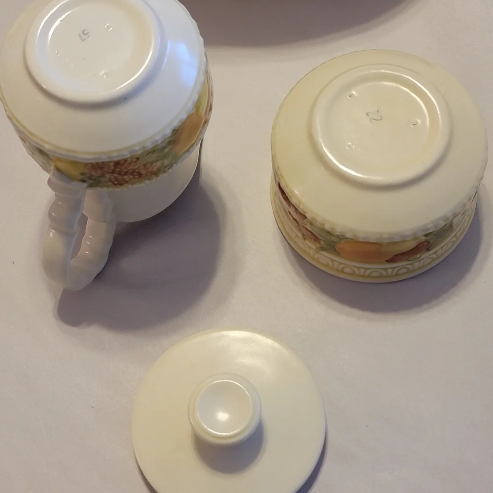 1960s Vernon Ware by Metlox Della Robbia Poppytrails Cream & Green
